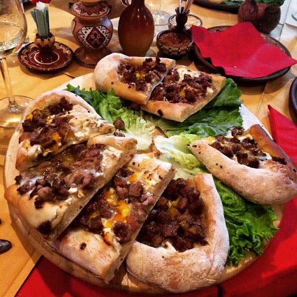 Picture 16 of 18 delicious pizza versions in the world