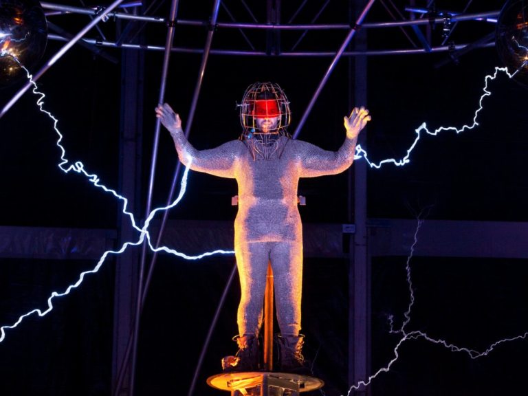 Picture 7 of 18 experiences to survive in dangerous situations, the number 7 is unexpected