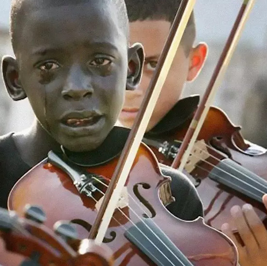 Picture 18 of 19 most obsessive eyes in the history of world photography