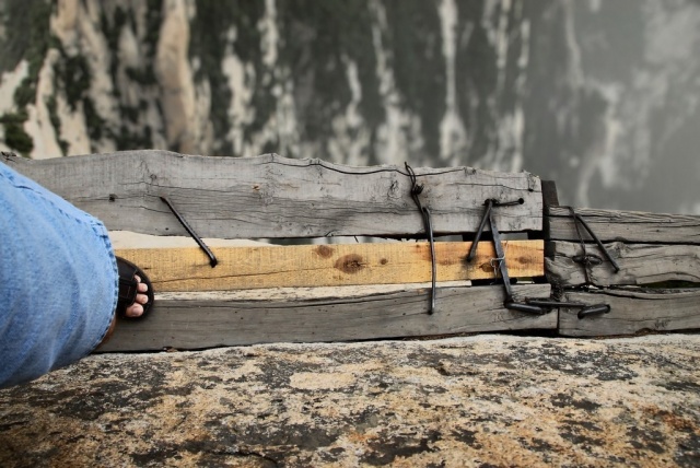 Picture 9 of 20 most dangerous but interesting travel experiences in the world