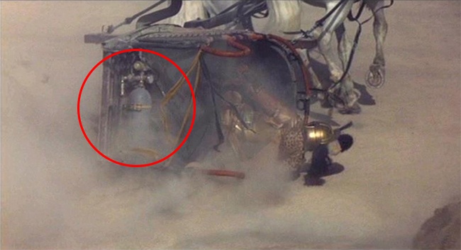 Picture 16 of 20 silly mistakes in movies that make fans 'fever out'