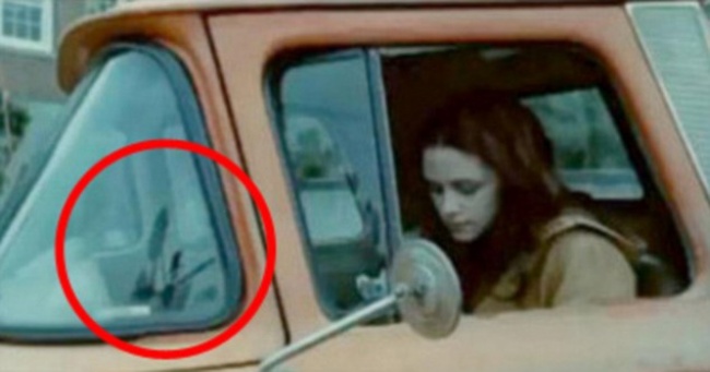 Picture 9 of 20 silly mistakes in movies that make fans 'fever out'