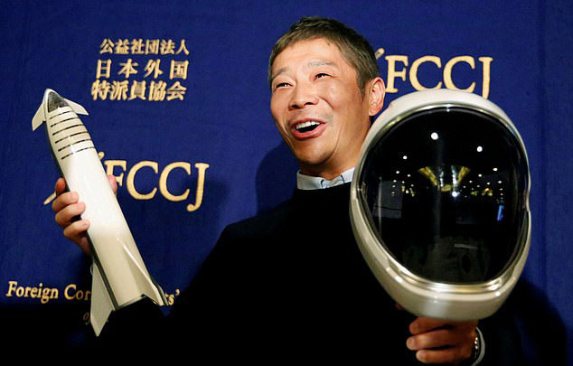 20,000 women apply to the Moon with Japanese billionaires images 1