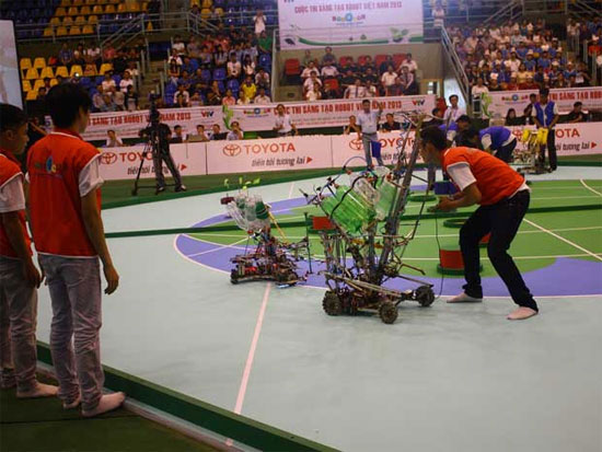 Picture 2 of 2013 Robocon, identify 16 teams to the final round