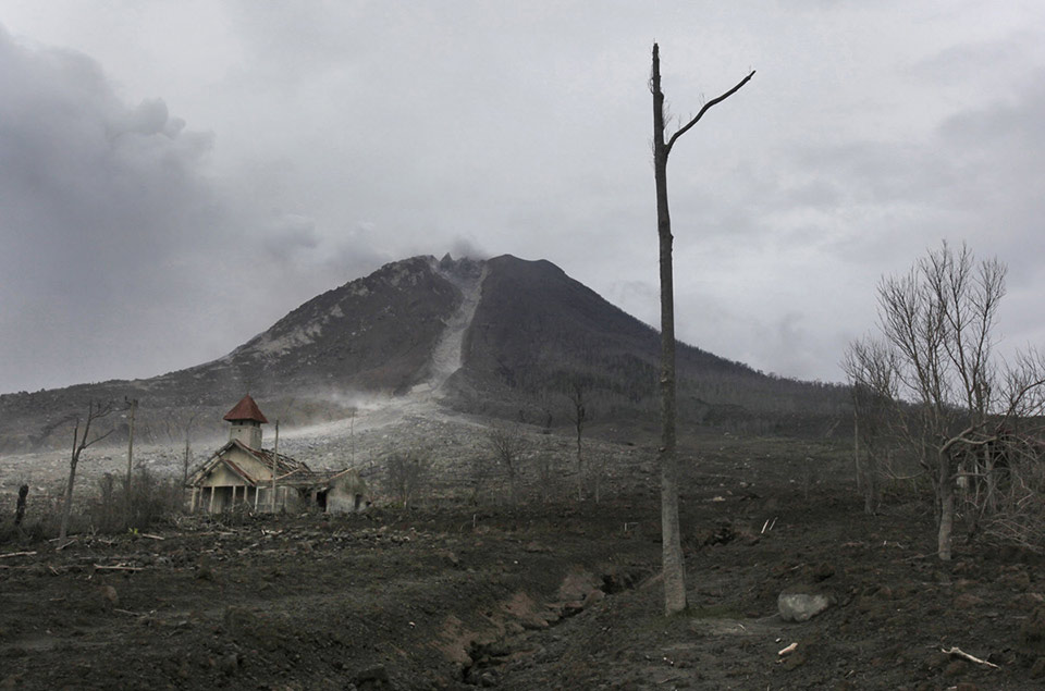 Picture 13 of 2015: The rise of volcanoes
