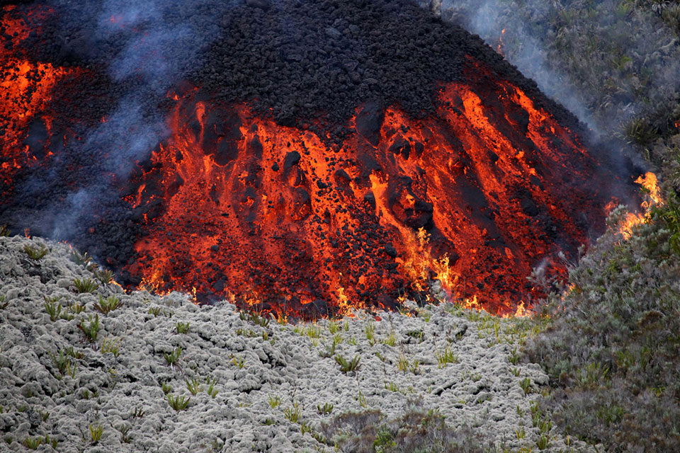 Picture 19 of 2015: The rise of volcanoes