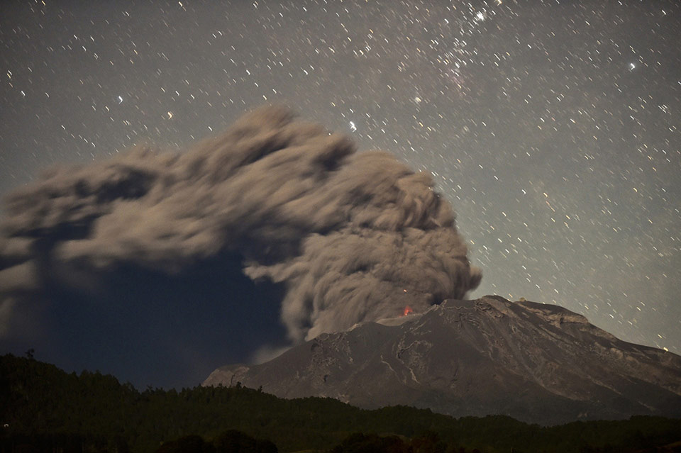 Picture 33 of 2015: The rise of volcanoes