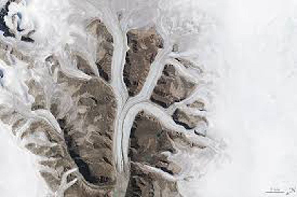 Picture 11 of 26 huge letters on the surface of the Earth