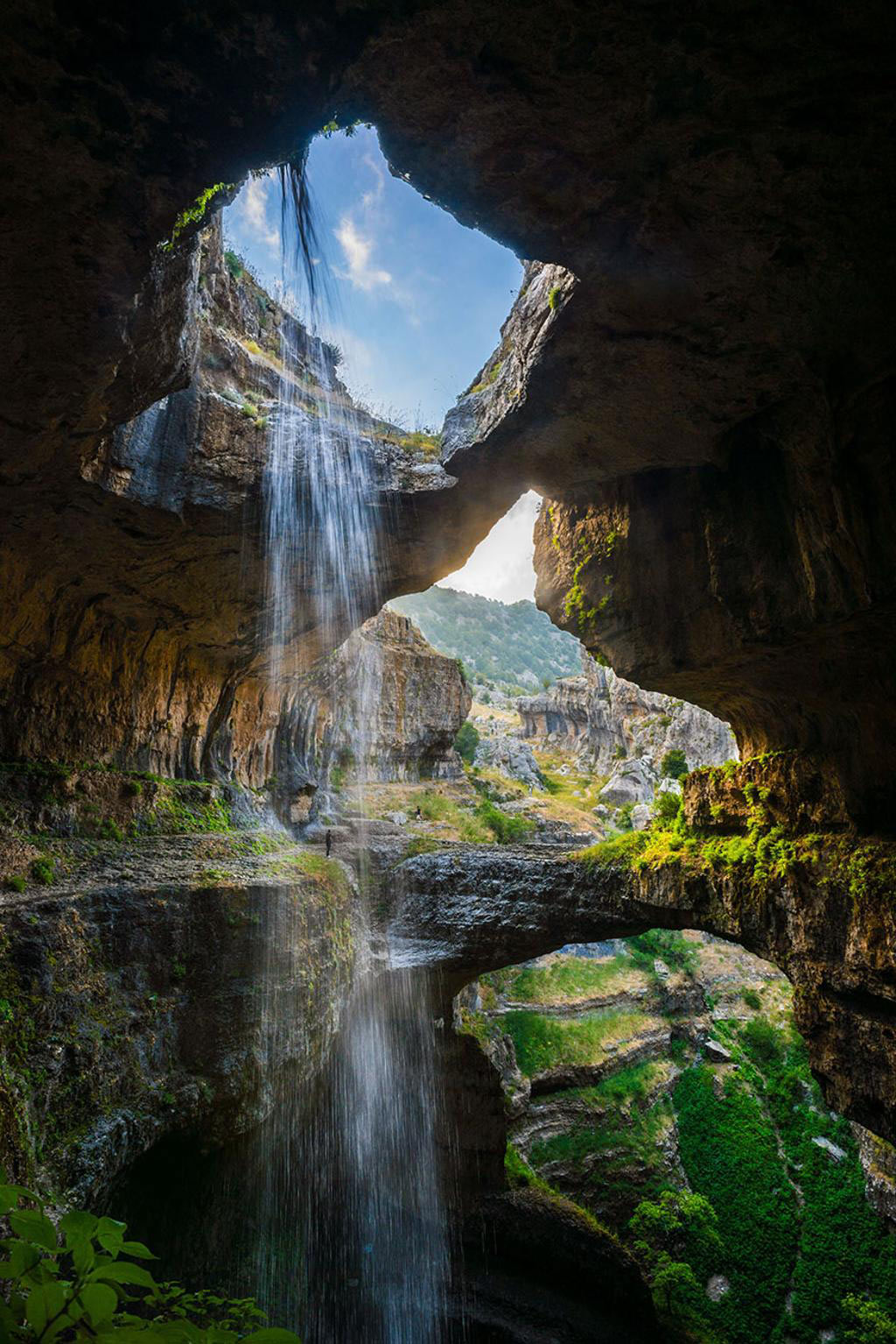 Picture 1 of 27 beautiful waterfalls around the world