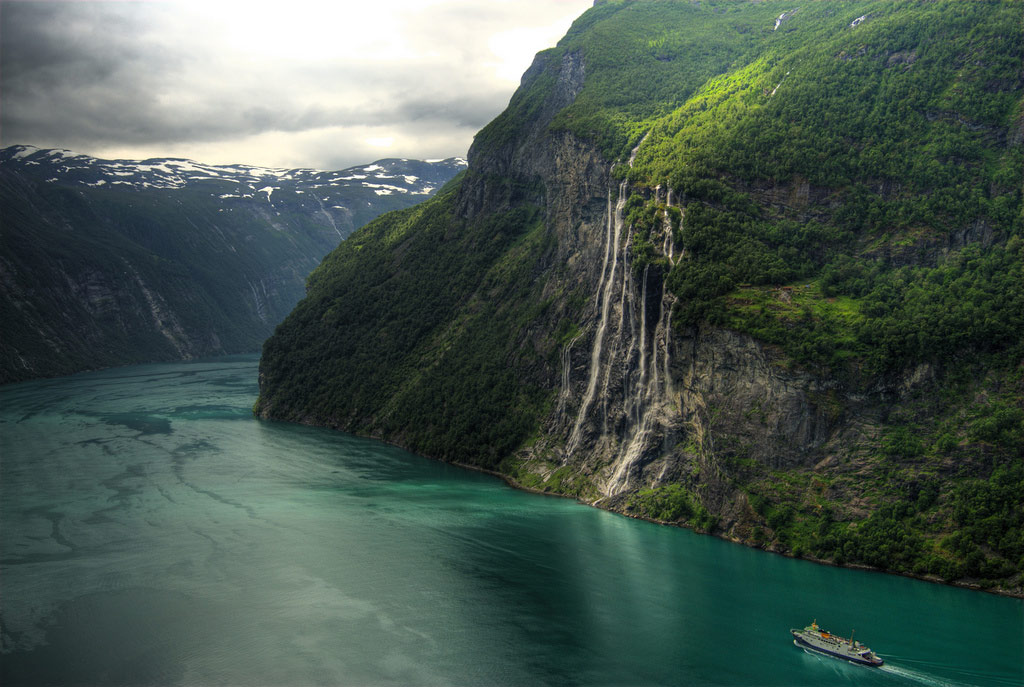 Picture 11 of 27 beautiful waterfalls around the world