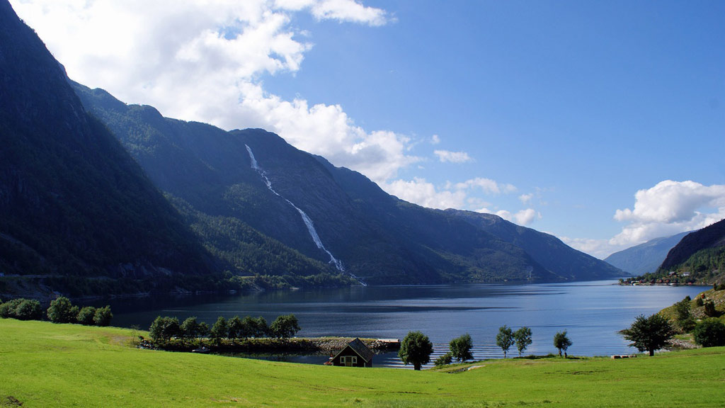 Picture 16 of 27 beautiful waterfalls around the world