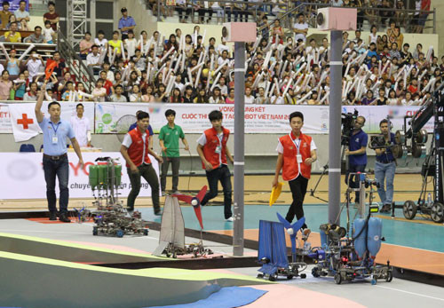 Picture 2 of 32 teams compete in the 2017 Robocon finals