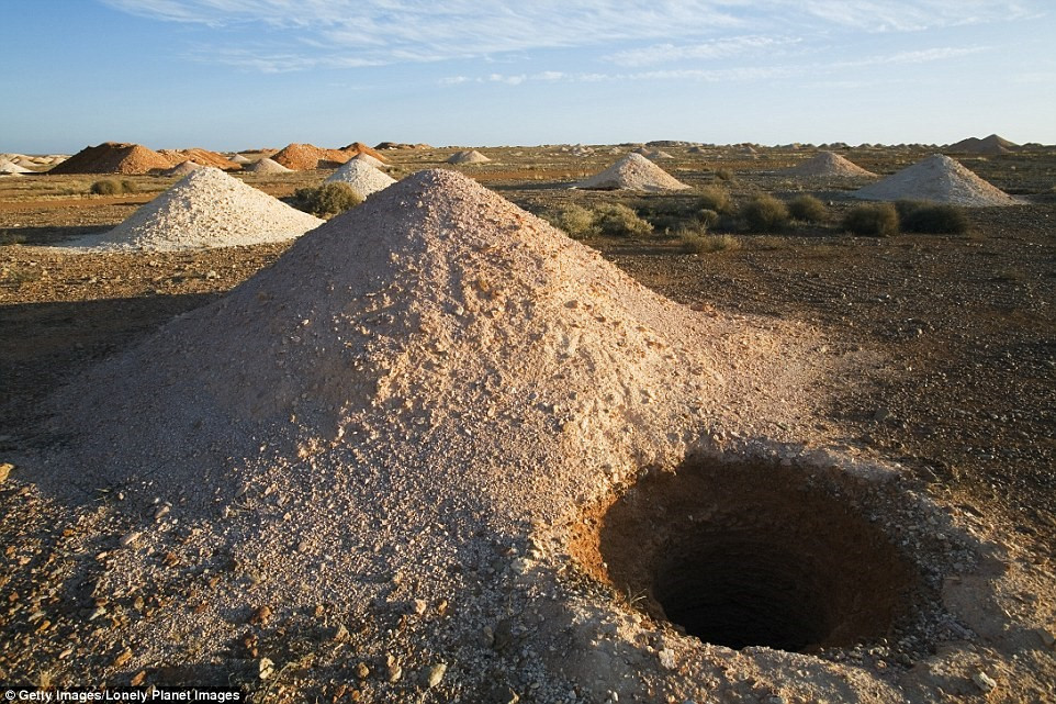 Picture 1 of 3500 people live in the underground town in Australia