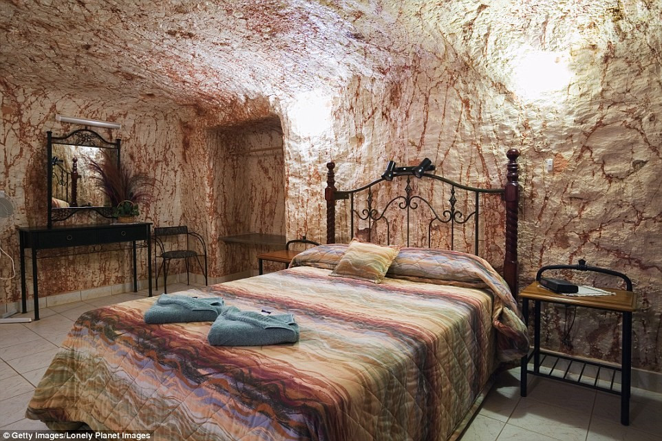 Picture 3 of 3500 people live in the underground town in Australia