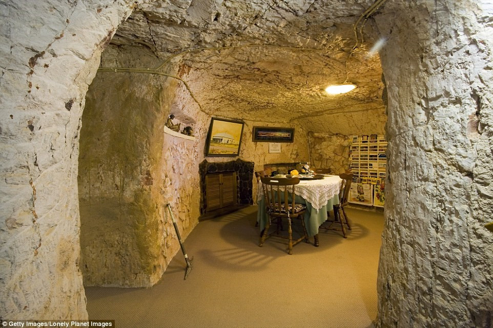 Picture 8 of 3500 people live in the underground town in Australia