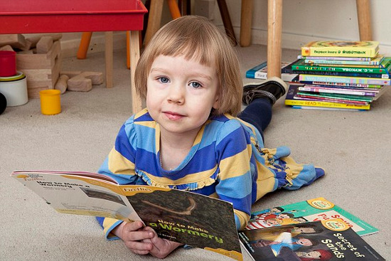 Picture 2 of 3-year-old girl has a higher IQ than Einstein