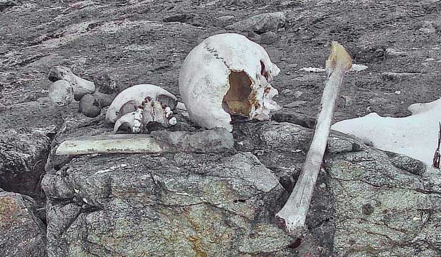 Picture 4 of 4 most mysterious lakes in the world: The dreamy poetic, where it contains hundreds of human skeletons