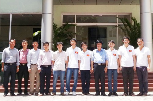 Picture 1 of 4 students won the International Olympic Informatics Medal