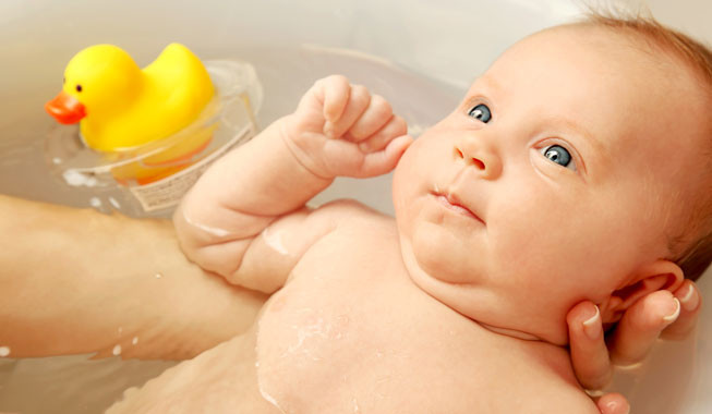 Picture 1 of 4 things to avoid when bathing children in winter