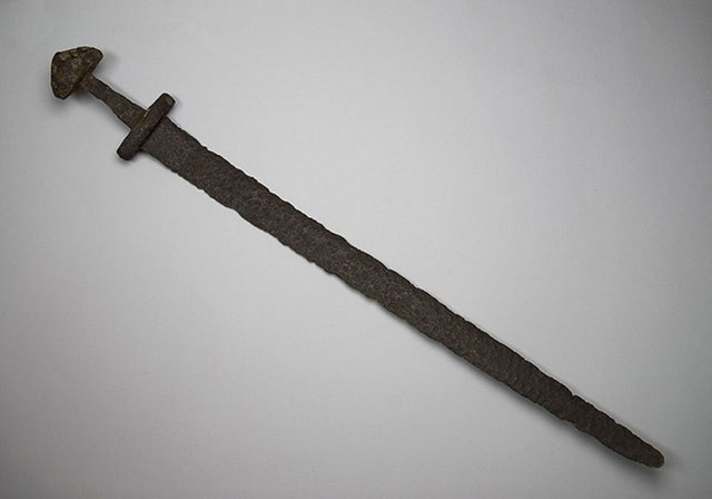 Picture 1 of 4 types of weapons of separation of powerful and scary tribes in history