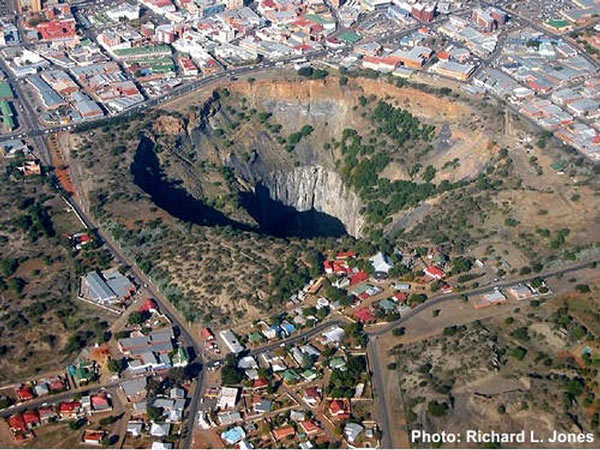 Picture 4 of 4 world's deepest artificial works