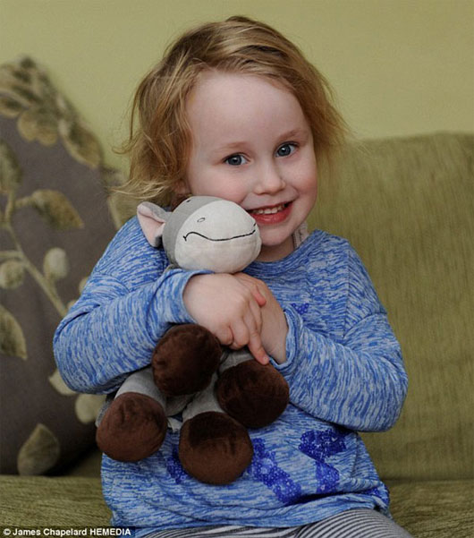 Picture 1 of 4 year old girl addicted to eating cloth
