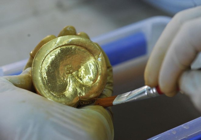 Picture 5 of 40 pounds of gold scattered around the coffin of Han's nephew Wu Wu
