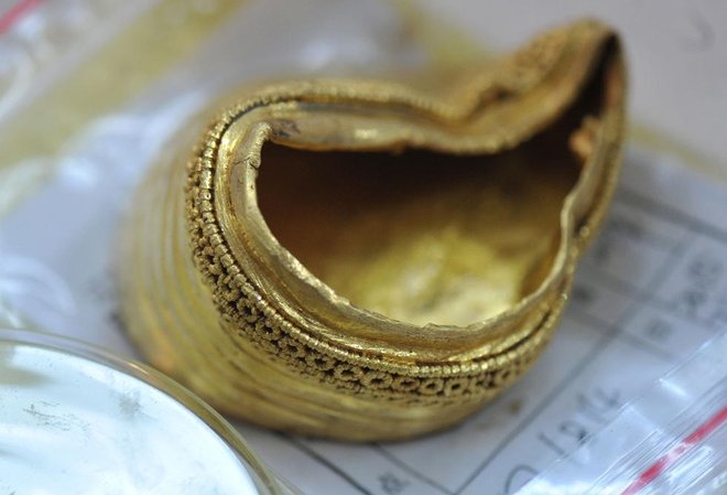 Picture 7 of 40 pounds of gold scattered around the coffin of Han's nephew Wu Wu