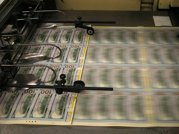 Picture 8 of 5 perpetrators make fake money