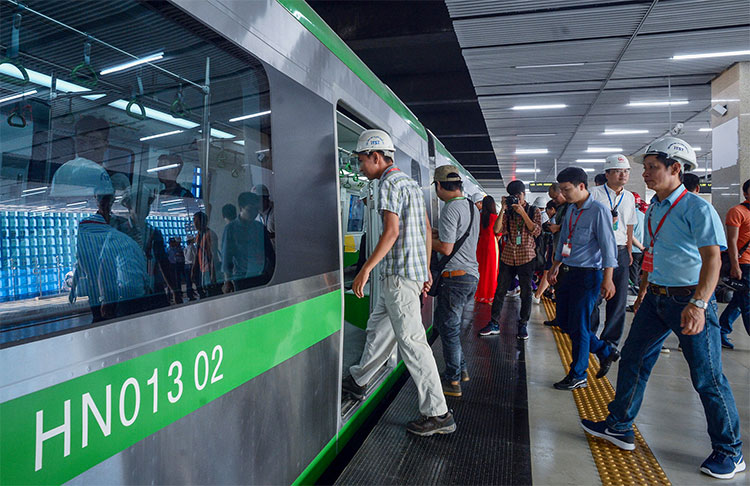 Picture 12 of 5 trains of Cat Linh-Ha Dong overhead railway train run in Hanoi