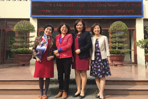 Picture 2 of 5 U70 female scientists receive Kovalevskaia award