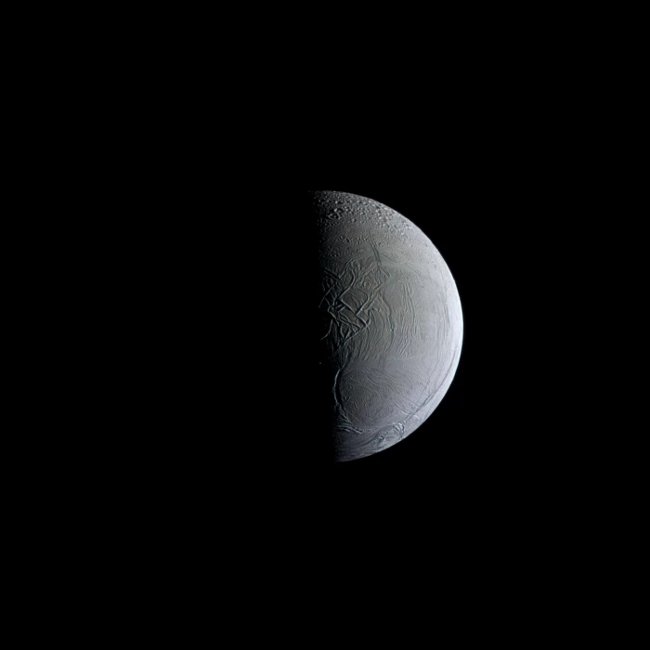 Picture 18 of 50 images of Saturn's Enceladus moon - where life can exist (Part 1)