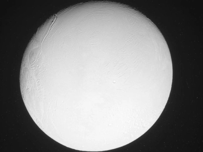 Picture 25 of 50 images of Saturn's Enceladus moon - where life can exist (Part 1)