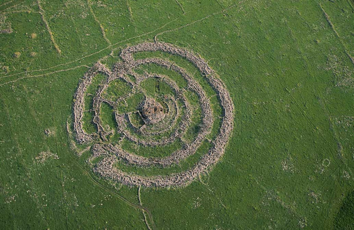 Picture 1 of 5,000-year-old giant wheel on the plateau
