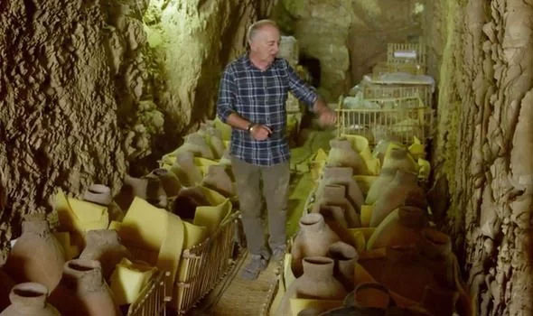 Picture 2 of 56 jars in the tomb of the prime minister of Egypt contain great secrets