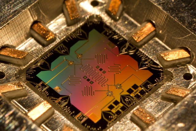 Picture 1 of 6 applications that change the world of quantum computer technology