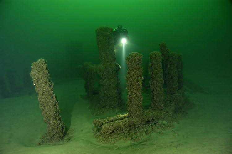 Picture 5 of 6 famous landscapes covered by mystery