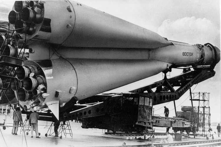 Picture 2 of 6 important events that mark 60 years of human conquest of the universe