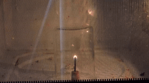 Picture 5 of 6 magic tricks that challenge all the laws of physics in the world