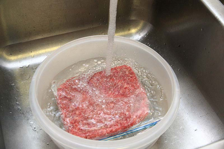 Picture 3 of 6 mistakes when cooking meat makes you pick up the disease
