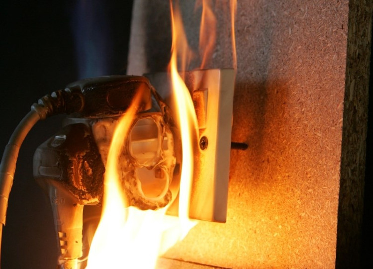 Picture 7 of 6 mistakes when using electrical appliances can make you pay for your life