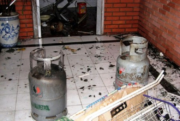 Picture 2 of 6 potentially explosive objects right next to us