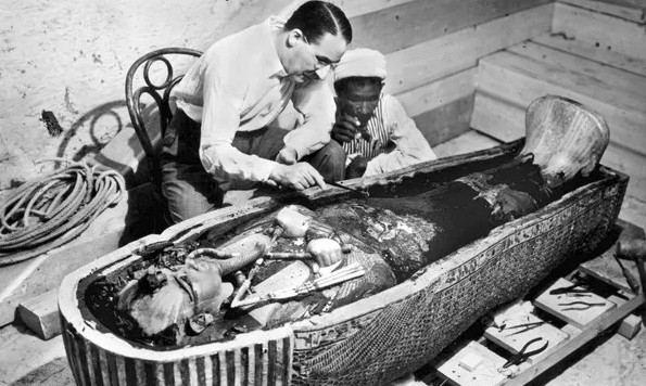 Picture 10 of 6 types of deadly pitfalls common in ancient tombs