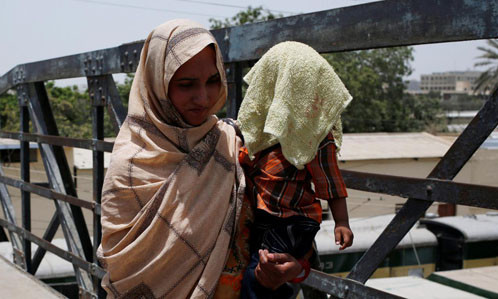 Picture 1 of 65 people died in the heat wave in Pakistan