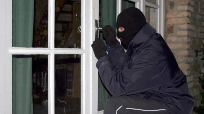 Picture 3 of 7 anti-theft tips 'visit' home