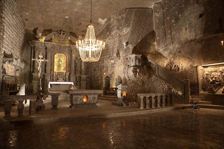 Picture 4 of 7 impressive scale works underground