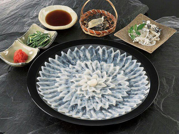 Picture 2 of 7 popular but extremely dangerous seafood dishes