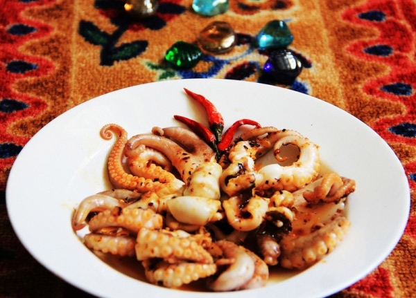 Picture 4 of 7 popular but extremely dangerous seafood dishes