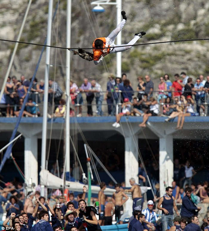 Picture 4 of 7 quirky festivals in the world