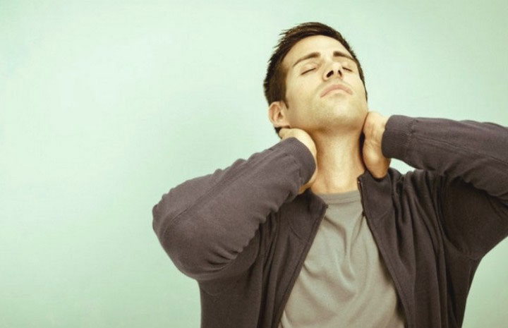 Picture 7 of 7 simple movements made to prevent neck disease by bending down to use smartphones